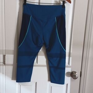 NIKE DRI FIT  SIZE L